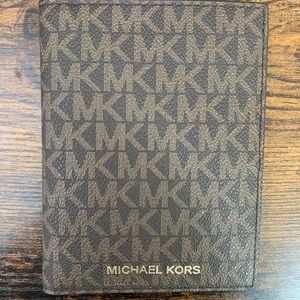 Michael Kors Passport wallet